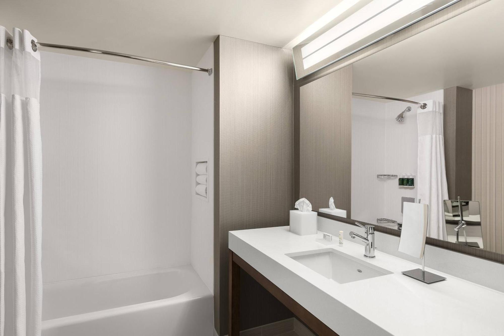 Hotel Courtyard By Marriott Seattle Northgate Zewnętrze zdjęcie